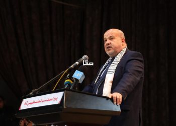 غزة – غزة بوست اعلن رئيس لجنة متابعة العمل الحكومي في قطاع غزة عصام الدعليس عن تبكير موعد صرف دفعة الراتب المقبل بسبب حلول شهر رمضان المبارك. وقال الدعليس خلال حفل في غزة إنه سيتم صرف دفعة راتب شهر مارس لموظفي الحكومة يوم الخميس المقبل 31 مارس قبل بدء رمضان بأيام. ومنذ فترة طويلة تصرف الحكومة في قطاع غزة دفعة بنسبة 60% للموظفين بتاريخ الـ6 من كل شهر.