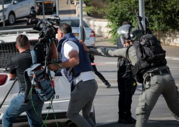 WAFA: 384 Israeli violations against journalists in 2021