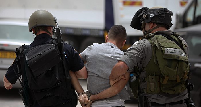 IOF kidnaps 25 Palestinians during violent arrest campaigns in West Bank