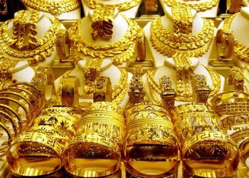 Gold rises, dollar drops in world