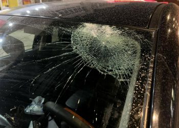 مستوطنون يهاجمون مركبات المواطنين شمال رام الله