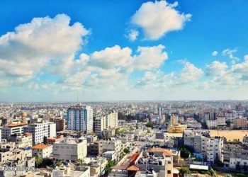 حالة الطقس: أجواء غائمة جزئيا وجافة والحرارة أعلى من معدلها السنوي