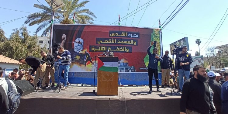 بالصور.. الفصائل الفلسطينية تُنظم مسيرة بغزة نصرة للقدس والأقصى