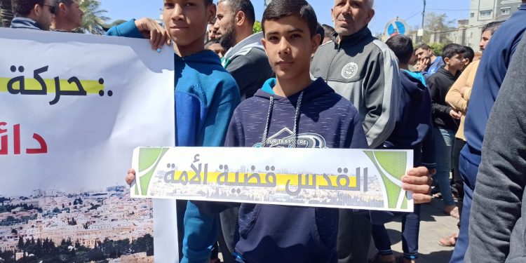 بالصور.. الفصائل الفلسطينية تُنظم مسيرة بغزة نصرة للقدس والأقصى