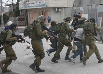 Israeli soldiers kidnap 16 Palestinians in West Bank raids