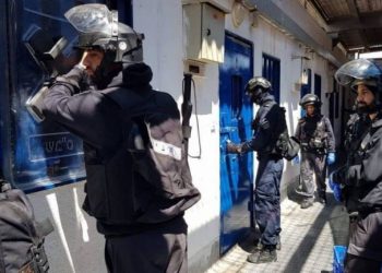 قوات القمع تستخدم الذخيرة الحية ضد الأسرى في النقب