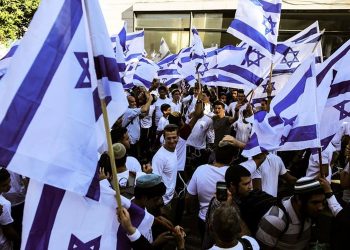 مستوطنون يخططون لمسيرة أعلام في محيط البلدة القديمة بالقدس الأربعاء