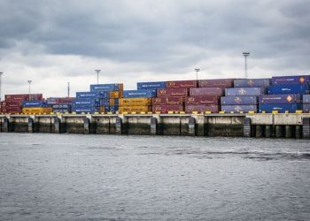 8 آلاف سيارة فارهة كانت بطريقها إلى روسيا عالقة في بلجيكا