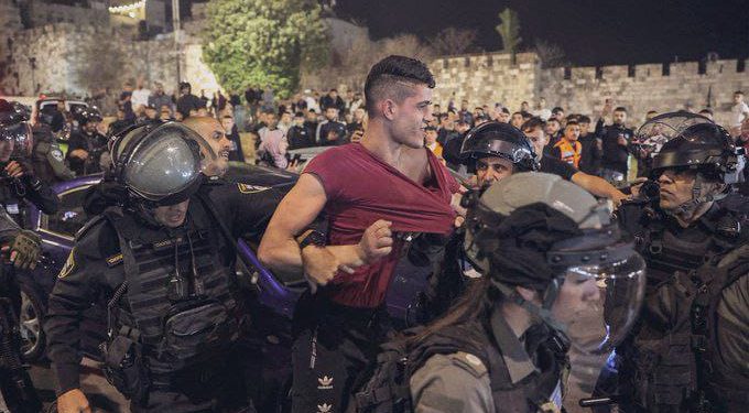 Israeli forces detain 13 Palestinians, injure 20 at Damascus Gate