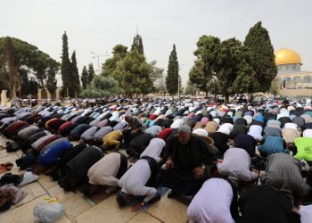 80 ألفا يؤدون "الجمعة" الأولى من رمضان في رحاب الأقصى