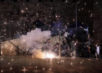 دول تشجع على الهدوء وحماس تحاول منع التصعيد من غزة