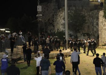 IOF uses brutal force to disperse Palestinians at Damascus Gate