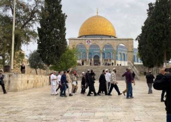 Israeli soldiers, settlers storm Al-Aqsa mosque