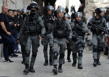 Sources: IOF kidnaps 10 Palestinians in West Bank