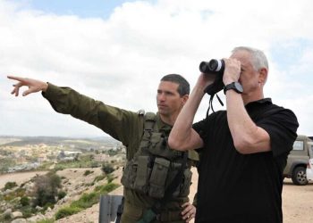 Gantz to give tens of thousands of extra work visas to Palestinians