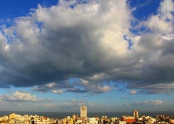 الطقس: أجواء غائمة جزئيًا وباردة نسبيًا