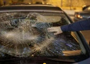 مستوطنون يهاجمون مركبات المواطنين على طريق جنين- نابلس