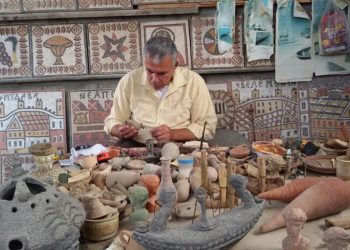 Tourism ministry discovers Kanani statue back to 2,500 years BC in Gaza