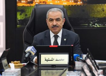 اشتية: تشكيل لجنة لدراسة رواتب جميع الموظفين