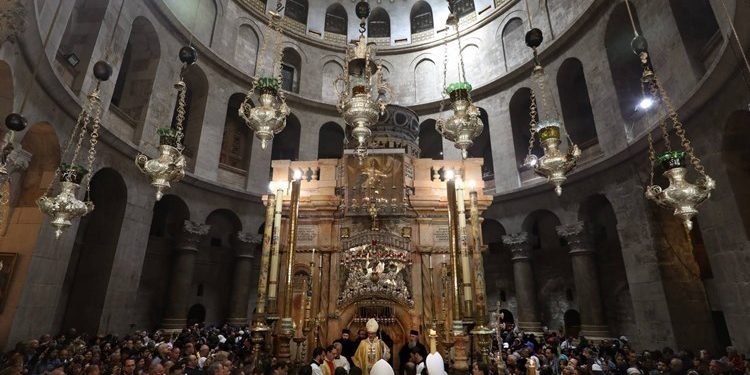 IOF assaults Christians, prevents them from praying at Holy Sepulchre church