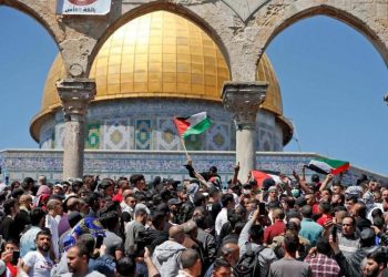 الاحتلال بكسر الاعتكاف