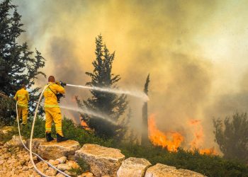 استعدادات إسرائيلية لموجة حرائق قد تكون بعضها متعمدة