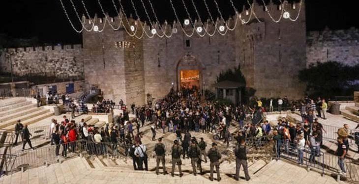 الاحتلال يعتقل أربعة شبان من منطقة باب العمود في القدس