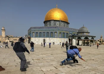 إقتحامات وإنتهاكات تهدد بتدنيس الأقصى