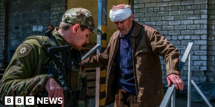 Ukrainian troops could quit Severodonetsk amid Russian advance