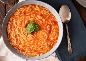 شوربة لسان العصفور مثل المطاعم