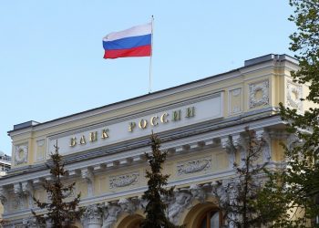 Russia cuts interest rates