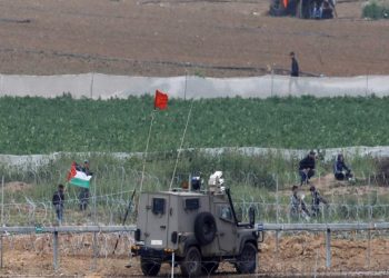 فلسطينيين حاولا التسلل عبر السياج الحدودي جنوب قطاع غزة