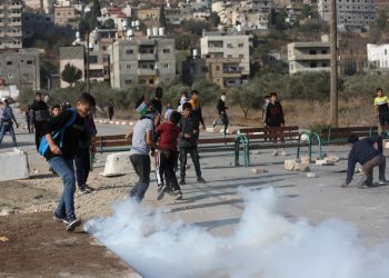 Israeli soldiers open fires at schools in West Bank