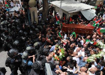 RSF: Israeli police beats, bans journalist from filming funeral of Abu Akleh