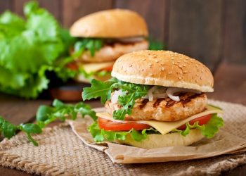 برجر دجاج مشوي بالبيت