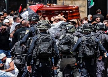 قناة الجزيرة تُدين الاعتداء على مشيعي الراحلة شيرين أبو عاقلة