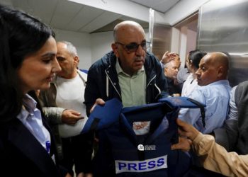 شاهد: كيف ودّع وليد العمري الراحلة شيرين أبو عاقلة خلال مراسم التشييع