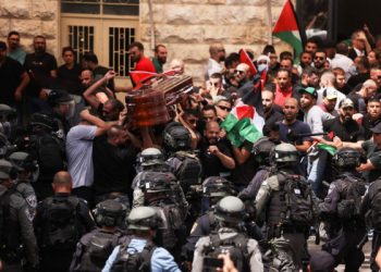 الخارجية المصرية تُدين الاعتداءات التي تعرضت لها جنازة الراحلة شيرين أبو عاقلة