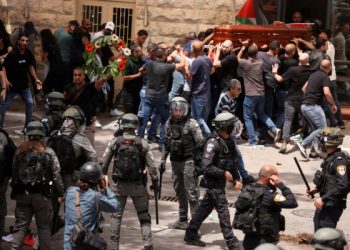 دائرة حقوق الانسان في منظمة التحرير تستنكر انتهاك الاحتلال لحرمة جثمان الشهيدة أبو عاقلة