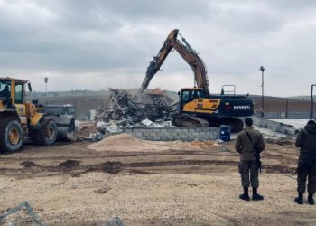 الاحتلال يخطر بهدم مسجد في تجمع "عرب الرماضين" الجنوبي في قلقيلية