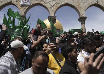 Hamas: Storming Al-Aqsa Mosque is "playing with fire" 17 Hamas: Storming Al-Aqsa Mosque is “playing with fire”