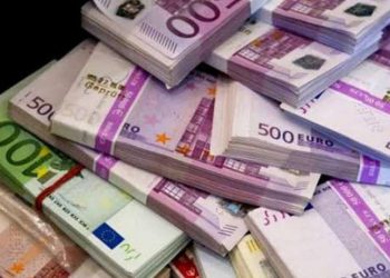 تعرف على أسباب تعادل اليورو مقابل الدولار الأمريكي