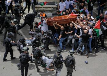 White House: Attacking funeral of slain Shireen Abu Aqleh by IOF ‘deeply disturbing’