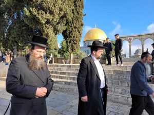 Israeli forces storm Al-Aqsa Mosque, attack worshippers