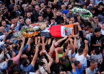 229 شبكة ومنظمة حقوقية عربية ودولية تطالب بمحاسبة الضالعين في جريمة إعدام أبو عاقلة