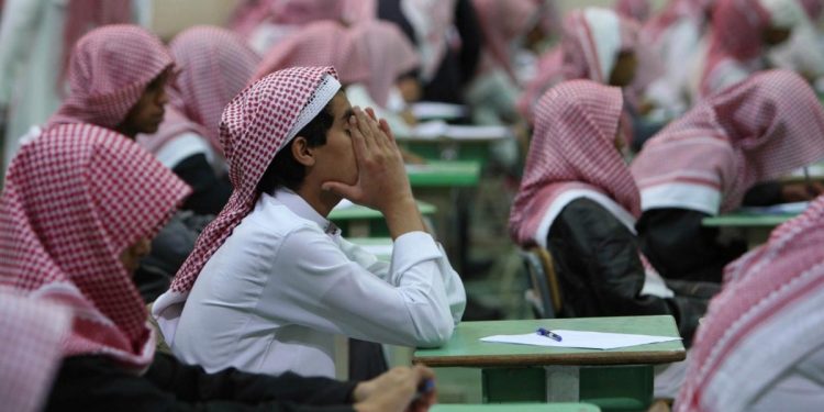 تعليق التعليم في المدارس السعودية بسبب موجة الغبار