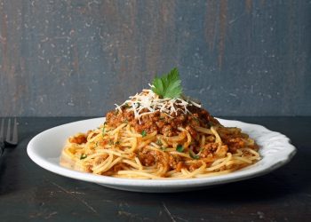 مكرونة باللحمة المفرومة