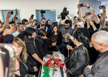 بالفيديو: بدء مراسم تشييع جثمان الصحافية الشهيدة شيرين أبو عاقلة