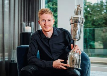 دي بروين أفضل لاعب في الدوري الإنجليزي الممتاز