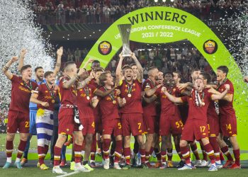 روما يتوّج بكأس المؤتمر الأوروبي ومورينيو يسجل إنجازاً تاريخياً